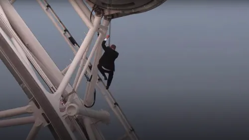 Un homme suspendu dans le vide à la grande roue de Londres (Vidéo)